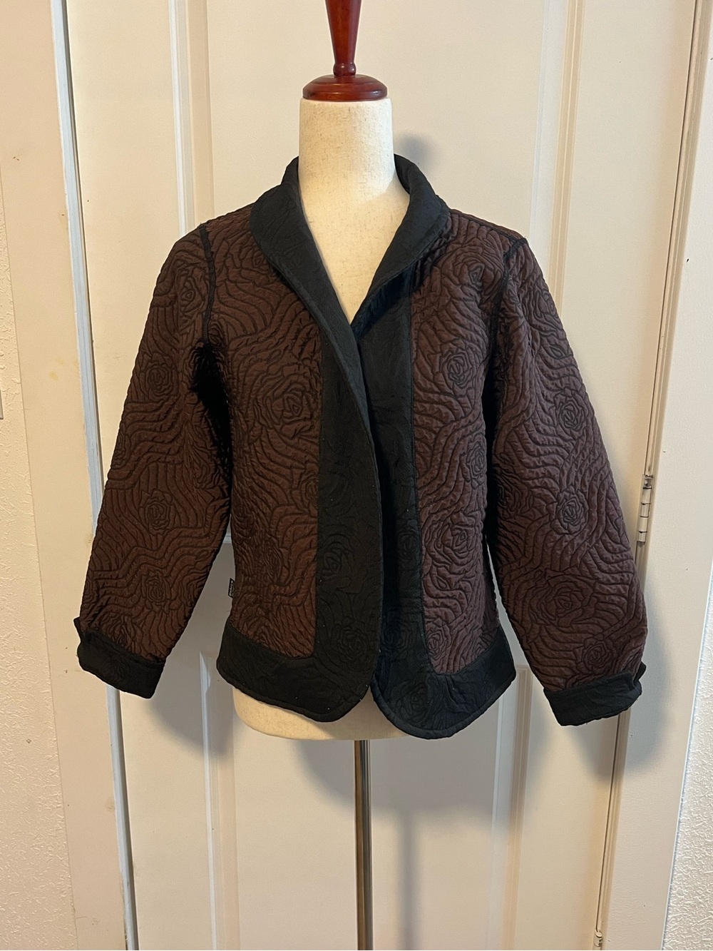 VNTG Beluva San Francisco Quilted Rose Patterned Jacket Art to Wear